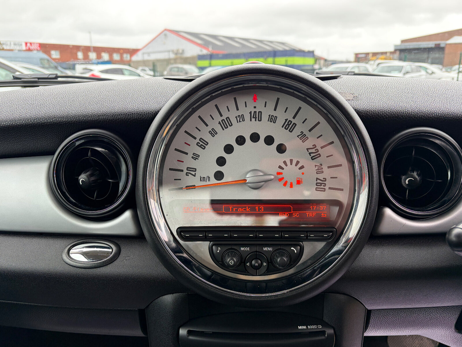 2013 MINI Hatch - image 6