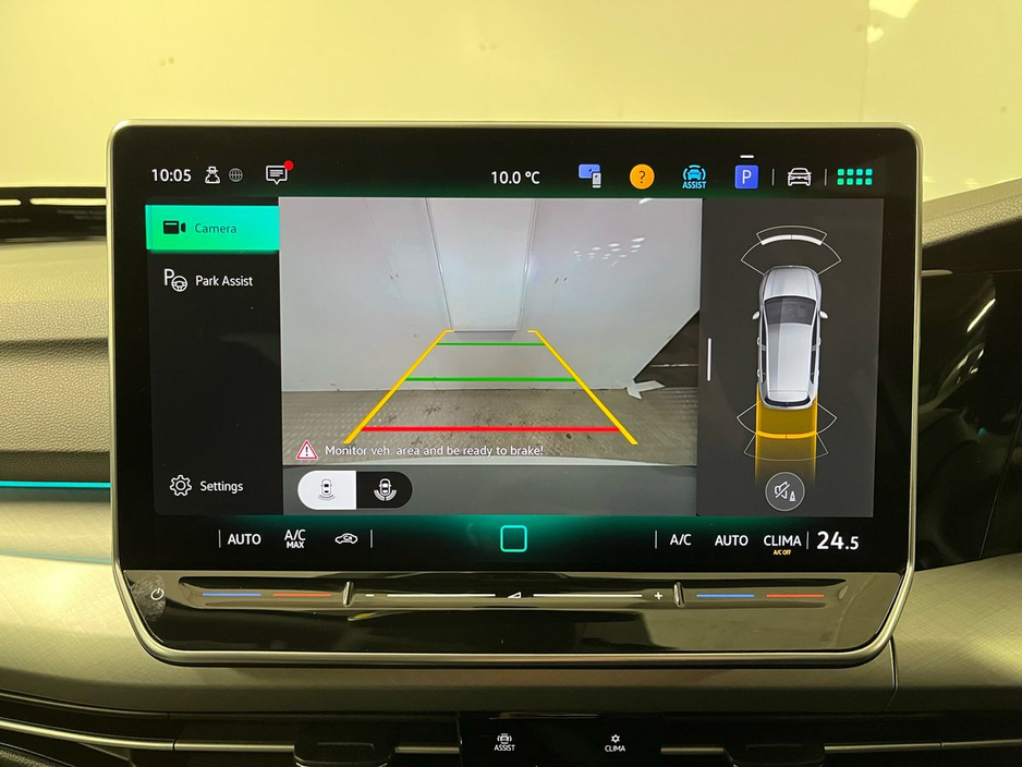 2025 Volkswagen Golf - image 7