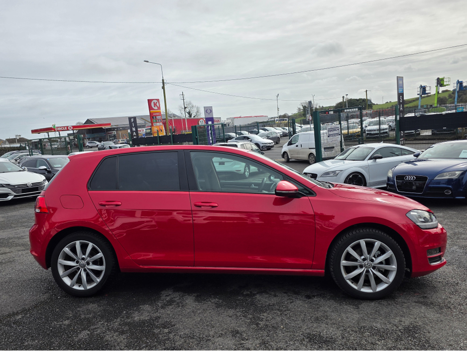 2015 Volkswagen Golf - image 8