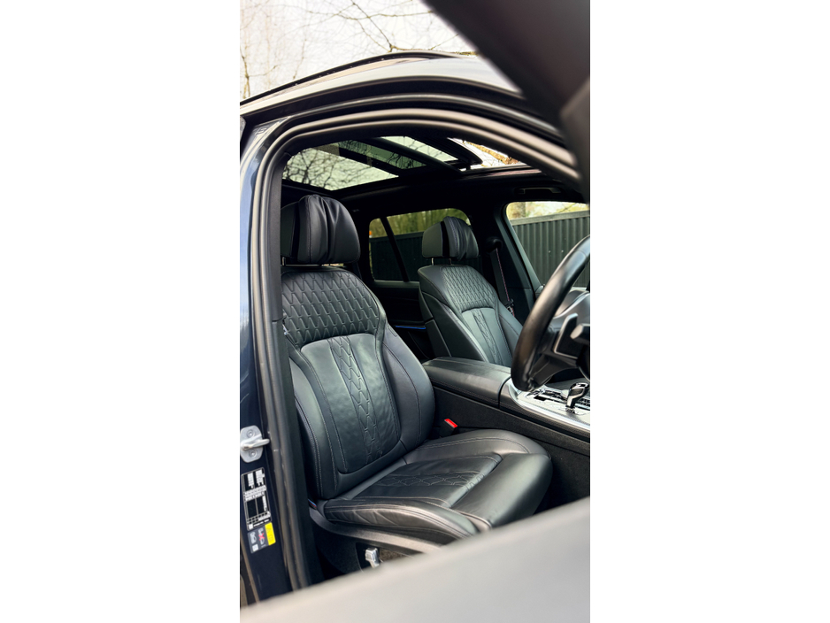 2022 BMW X5 - image 9