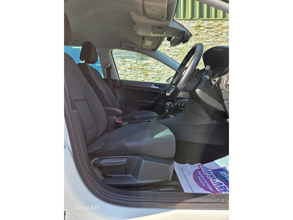 2017 Volkswagen Golf - image 13