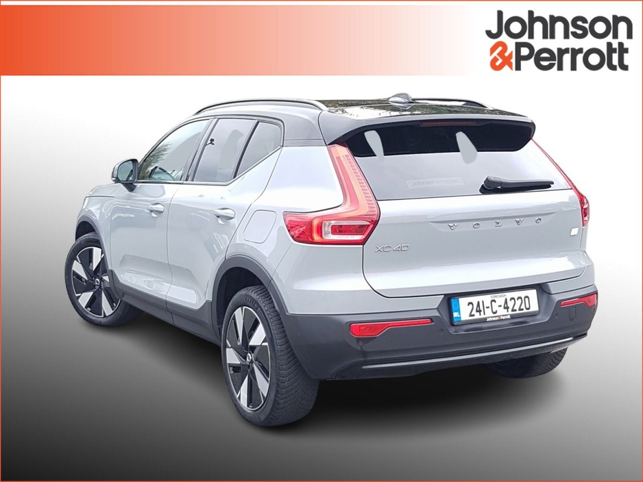 2024 Volvo XC40 - image 3