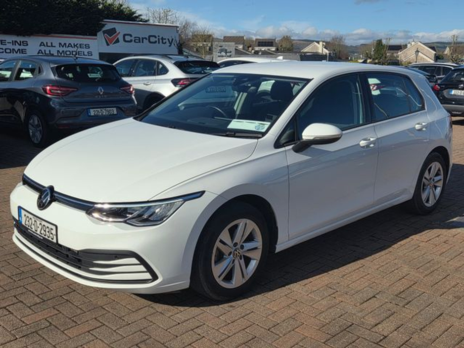 2023 Volkswagen Golf - image 2