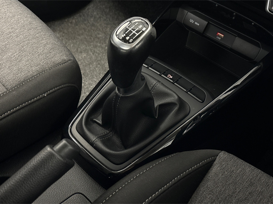 2021 Kia Stonic - image 16