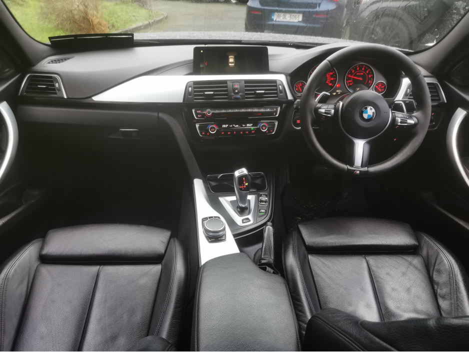 2017 BMW 3 Series - image 14