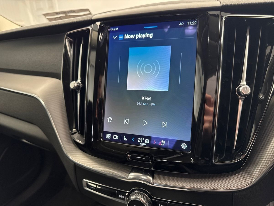 2022 Volvo XC60 - image 18