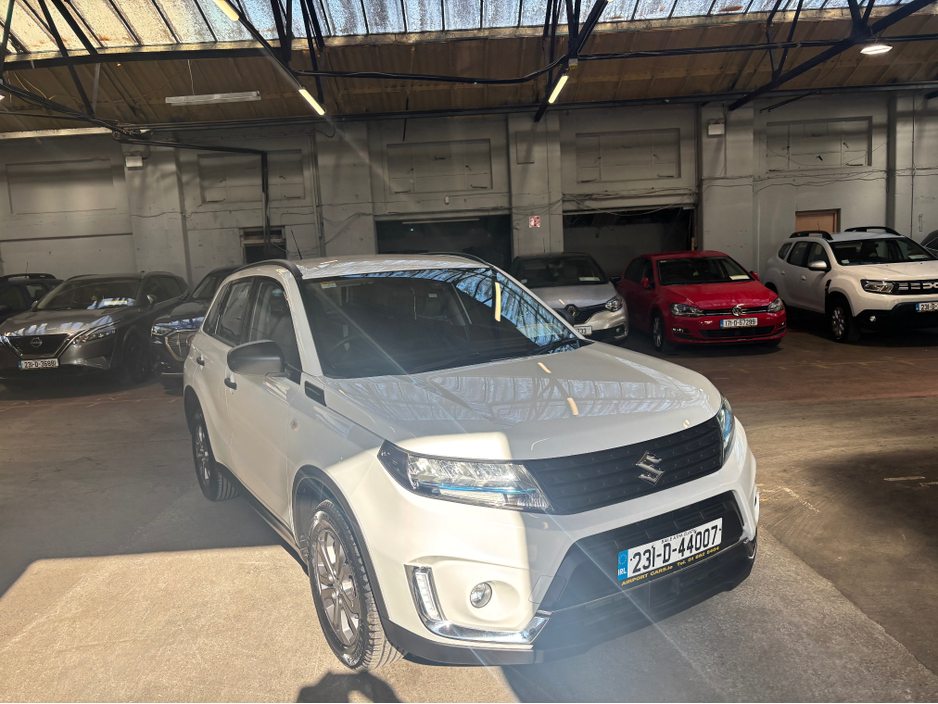 2023 Suzuki Vitara - image 2