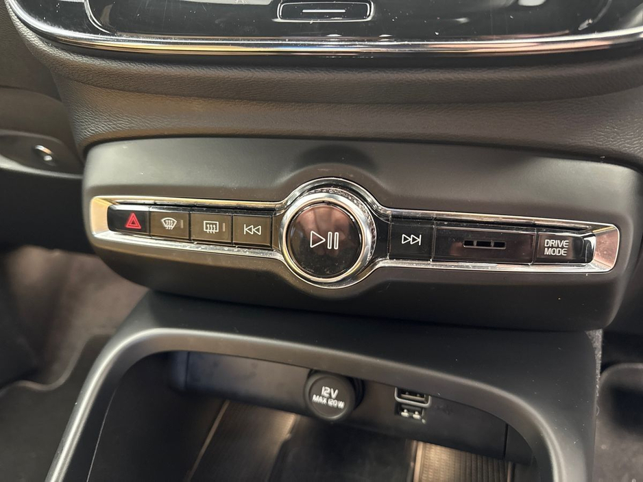 2020 Volvo XC40 - image 17