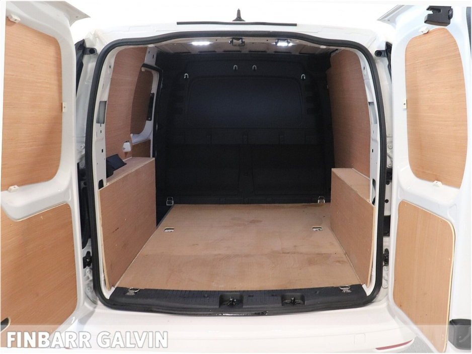 2021 Volkswagen Caddy - image 15