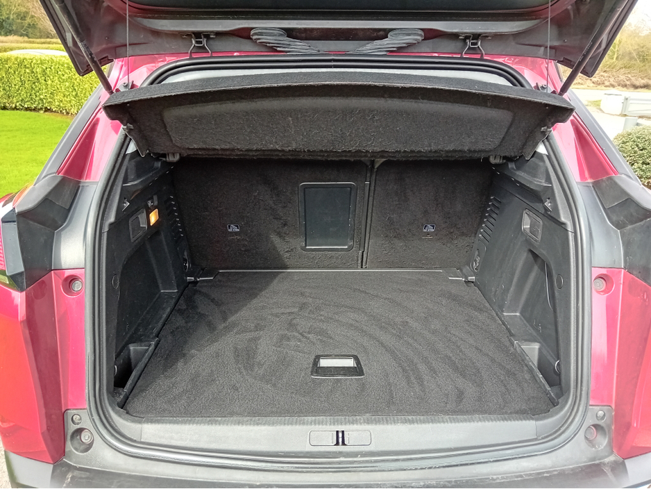 2018 Peugeot 3008 - image 10