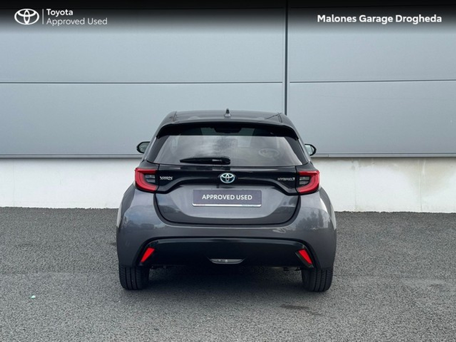 2023 Toyota Yaris - image 4