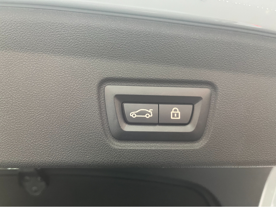 2022 BMW i4 - image 8