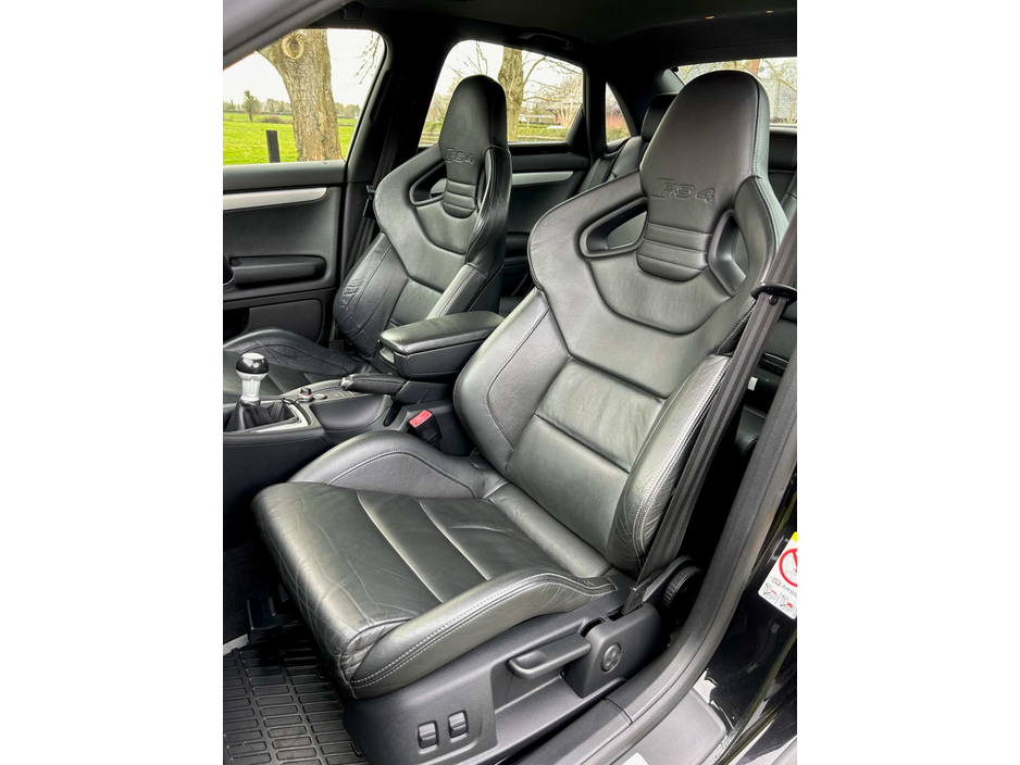 2007 Audi RS4 - image 23