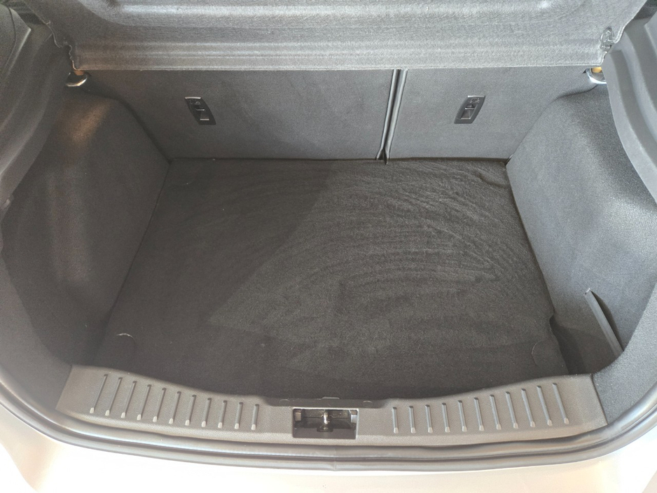 2017 Ford Focus - image 14