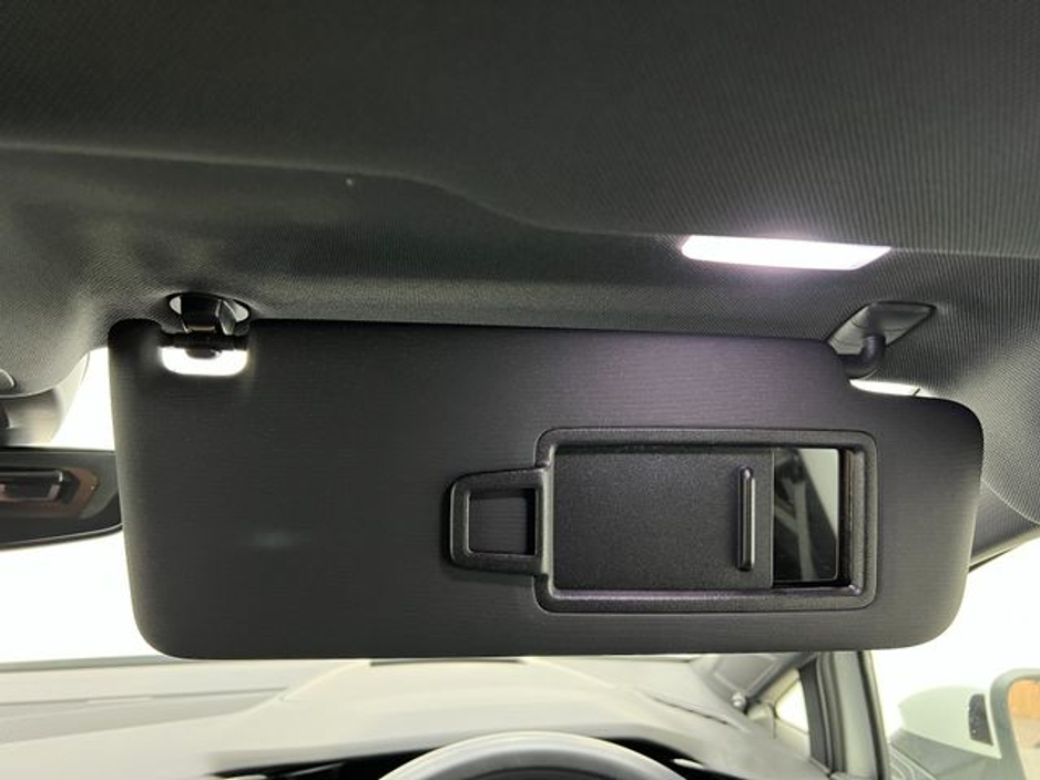 2023 Volkswagen Golf - image 22