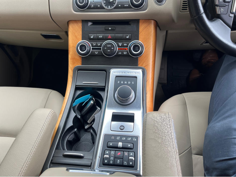 2013 Land Rover Range Rover 3.0 V6 DIESEL SE 4DR AUTO €15,999