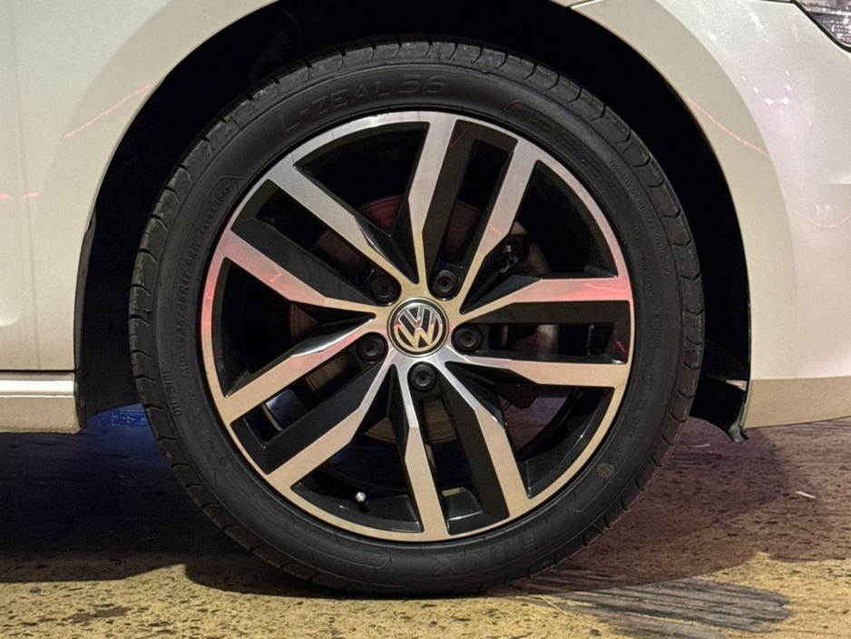 2017 Volkswagen Golf - image 12