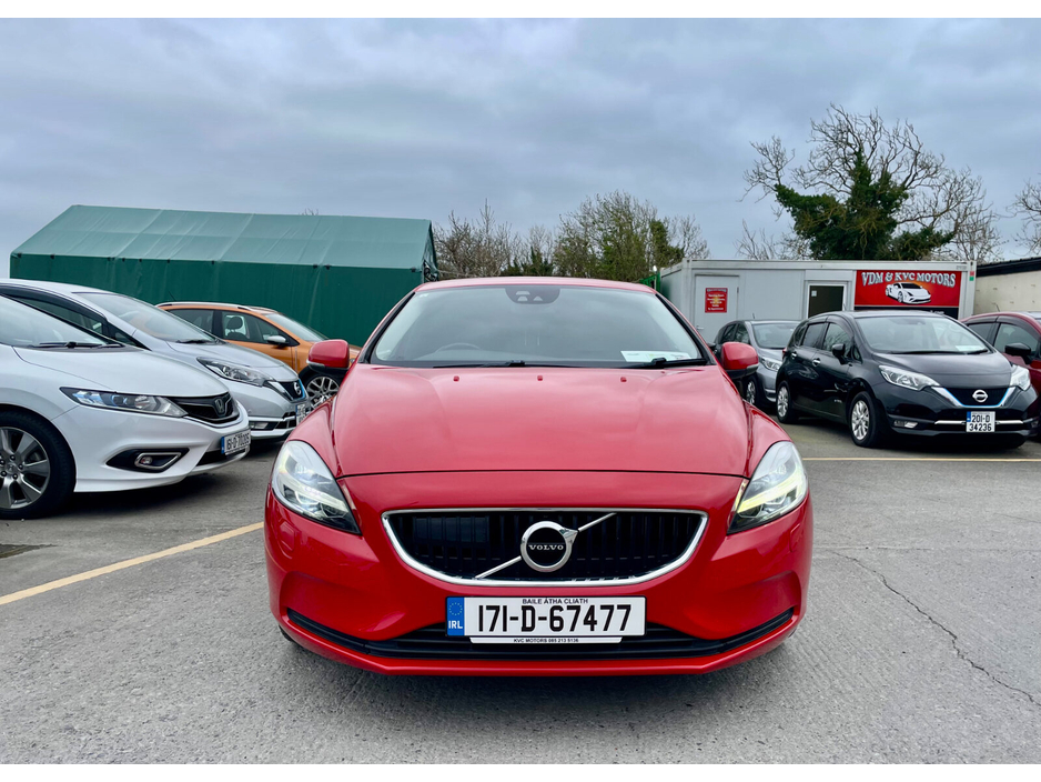 2017 Volvo V40 - image 2