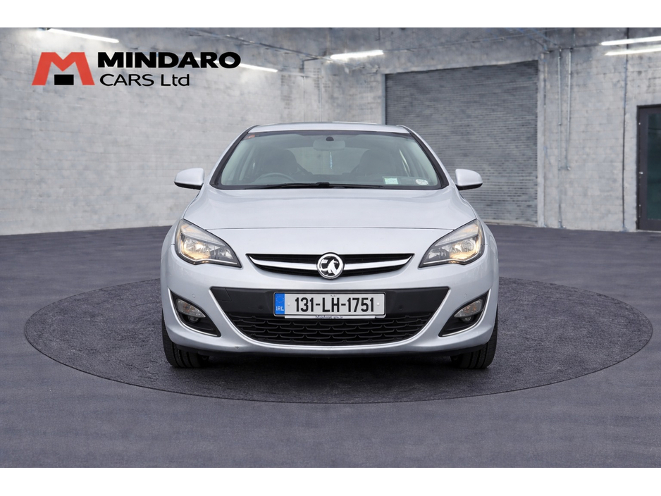 2013 Opel Astra - image 6