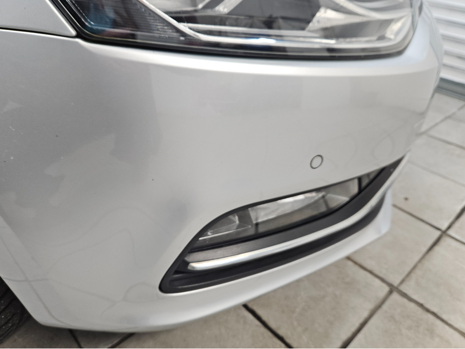 2016 Volkswagen Polo - image 5