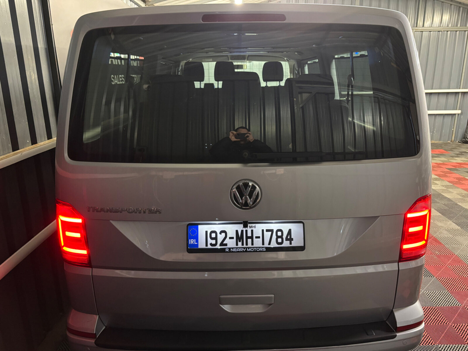 2019 Volkswagen Transporter Shuttle - image 2