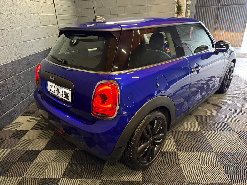 2020 MINI Hatch  €17,900