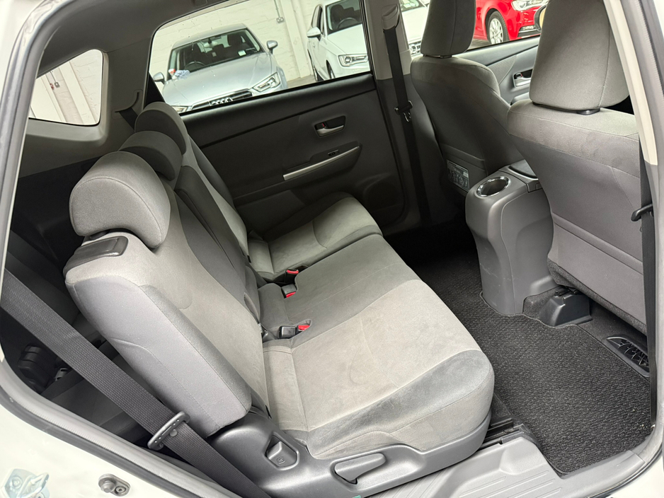 2013 Toyota Prius  €12,490