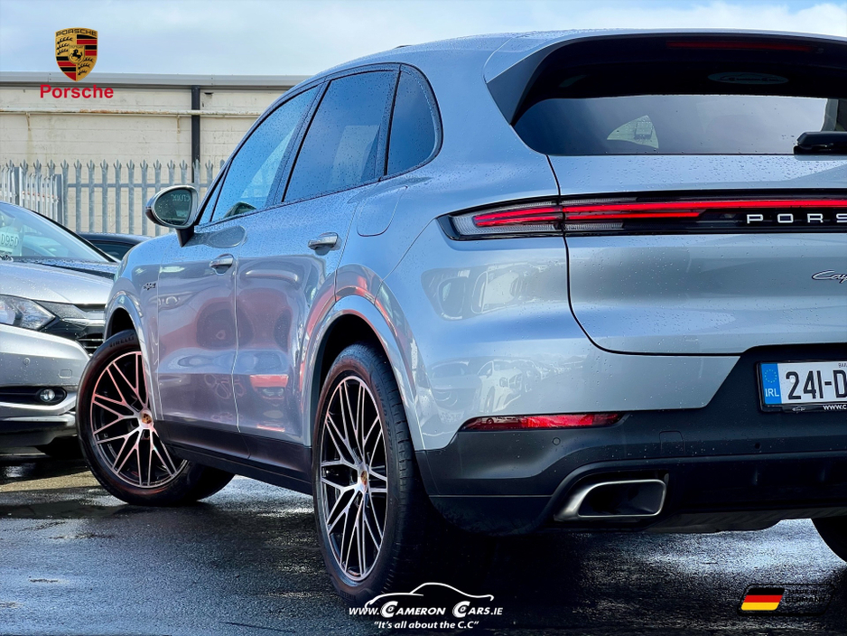 2024 Porsche Cayenne - image 7