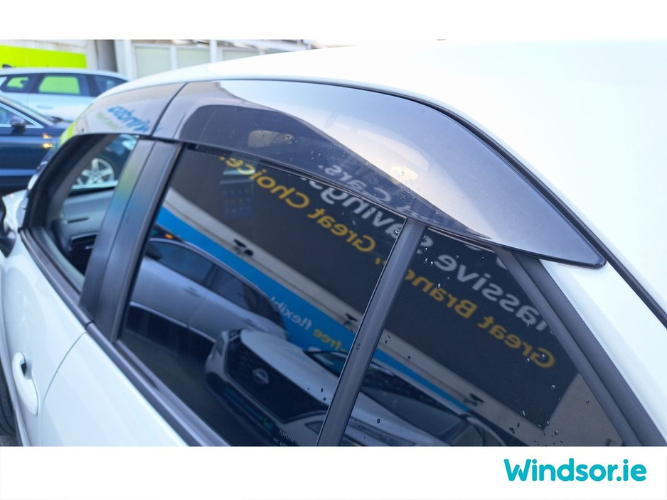 2021 Toyota Yaris Cross - image 32