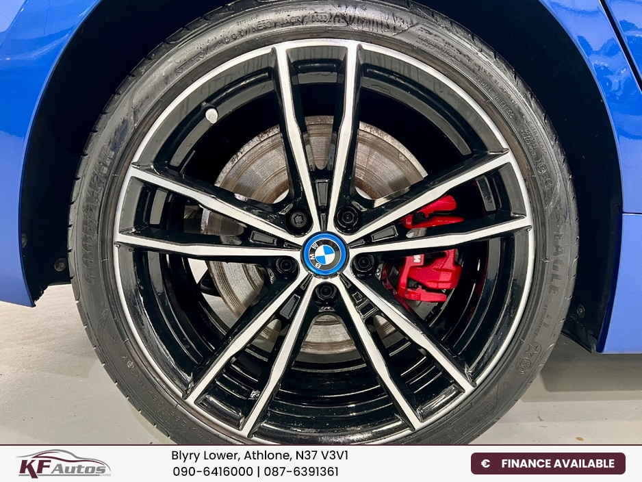 2023 BMW 3 Series - image 9