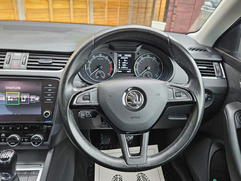 2020 Skoda Octavia - image 23