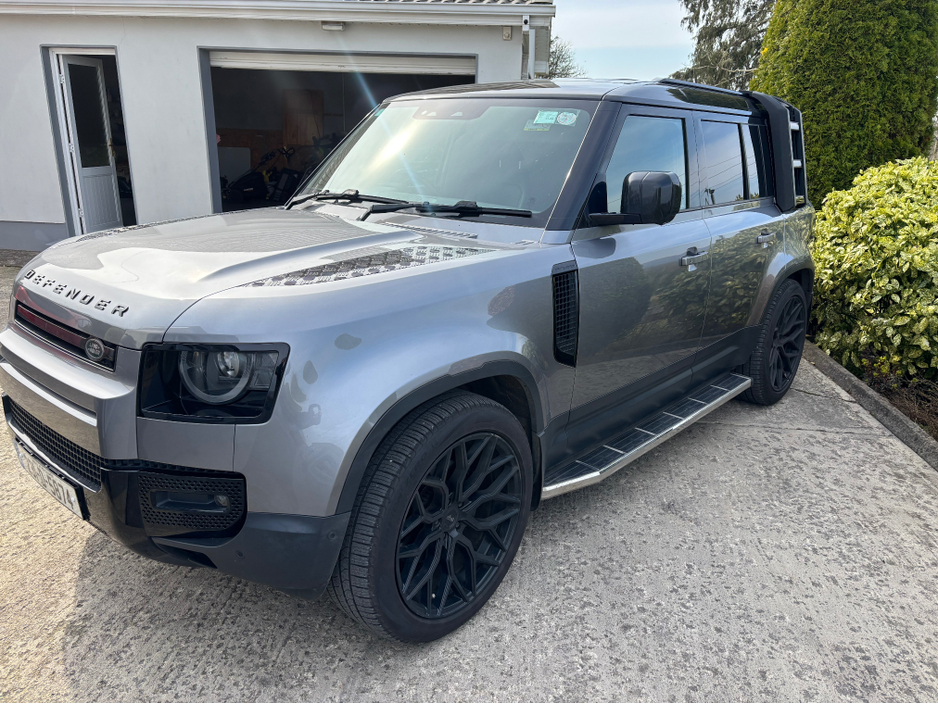 2023 Land Rover Defender - image 10