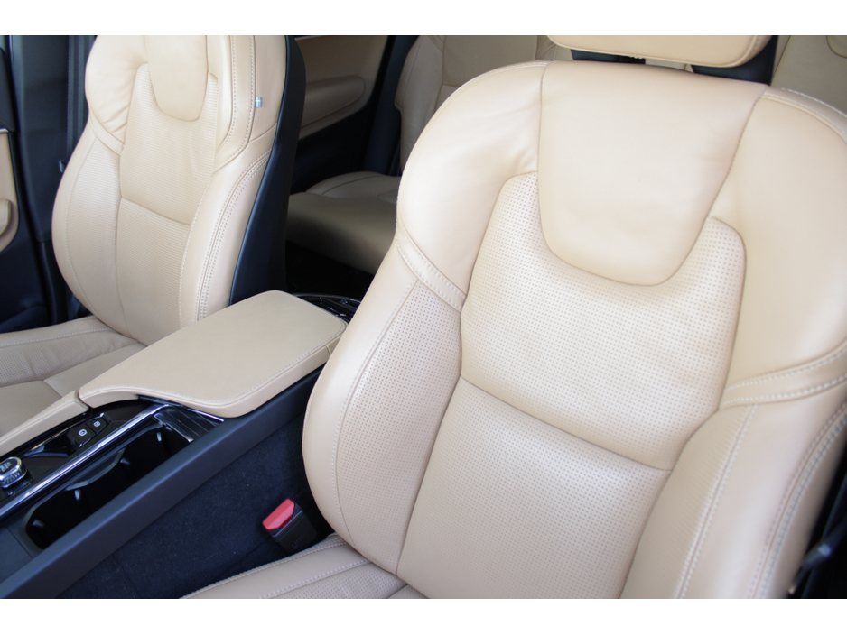 2023 Volvo XC90 - image 25