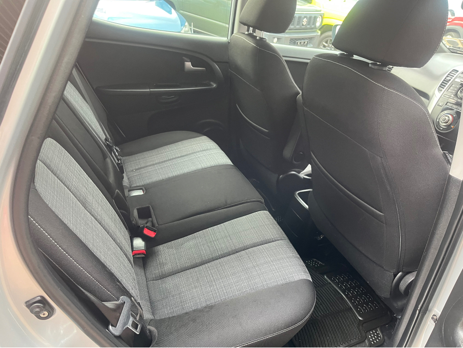 2012 Kia Venga - image 5