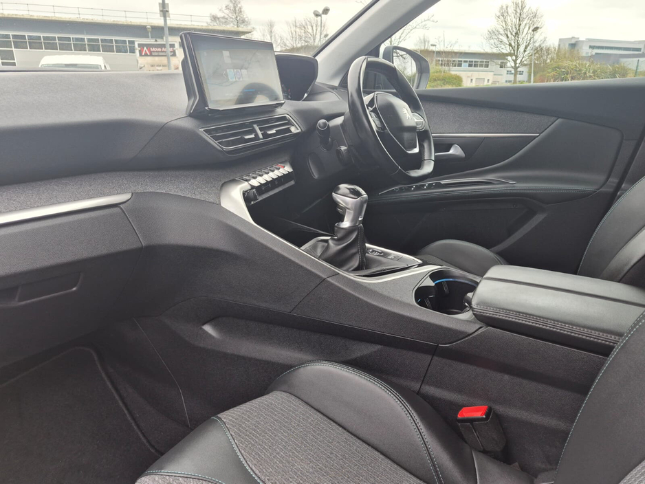 2021 Peugeot 5008 - image 13