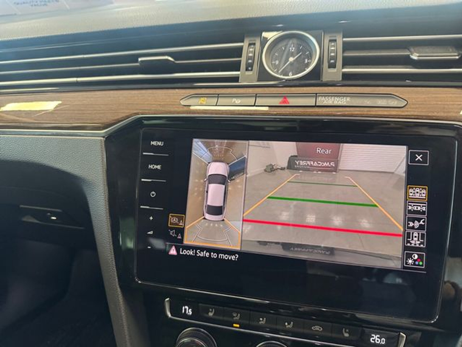 2018 Volkswagen Passat - image 14