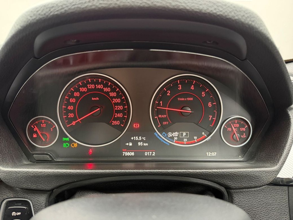 2017 BMW 3 Series - image 24