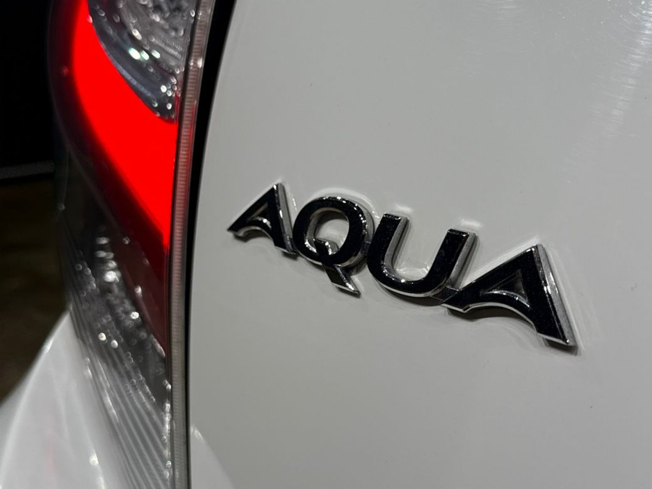 2017 Toyota Aqua - image 11