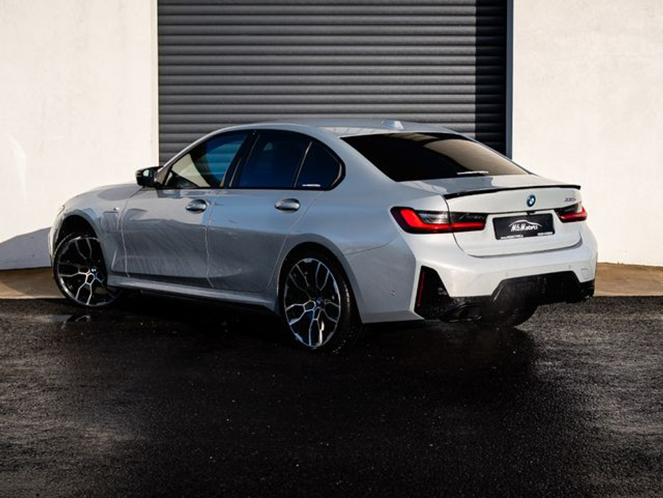 2022 BMW 3 Series - image 11