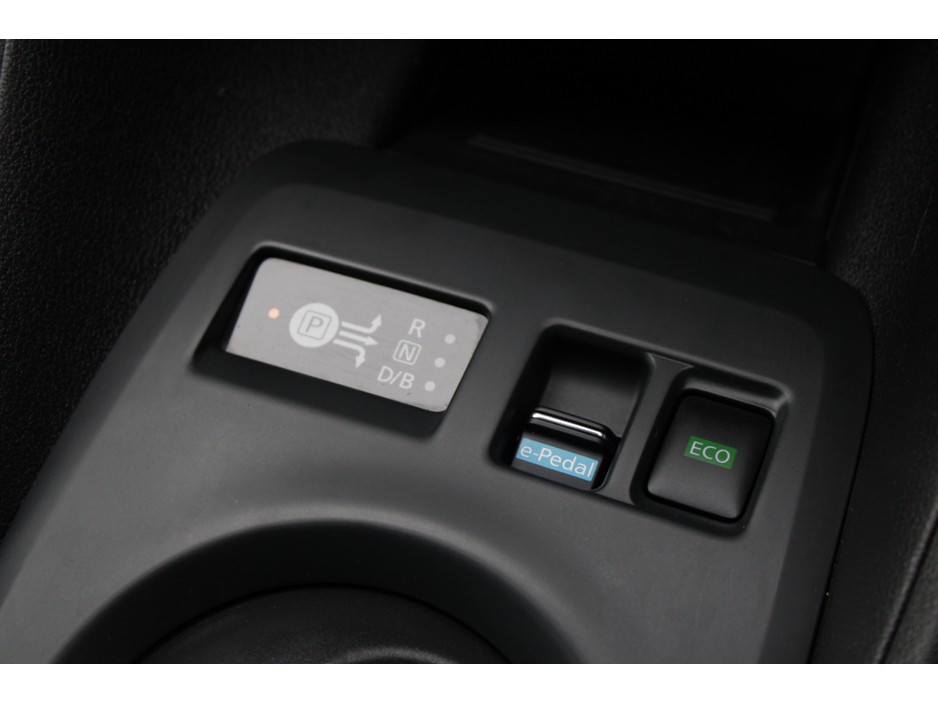 2022 Nissan Leaf - image 17