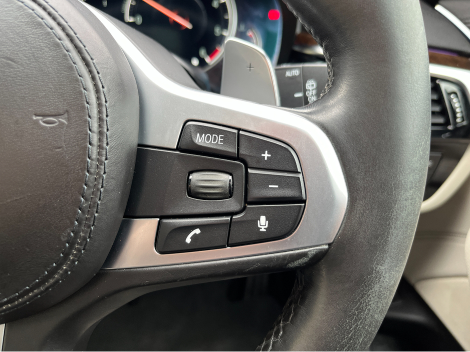 2018 BMW 5 Series - image 23