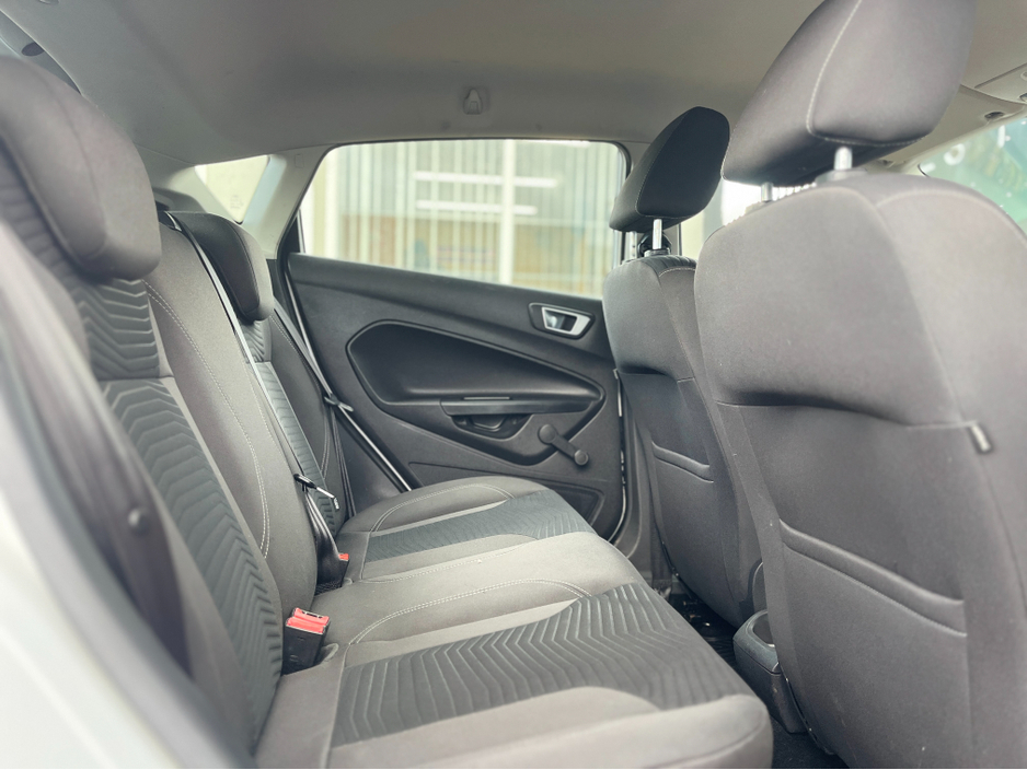 2014 Ford Fiesta - image 14