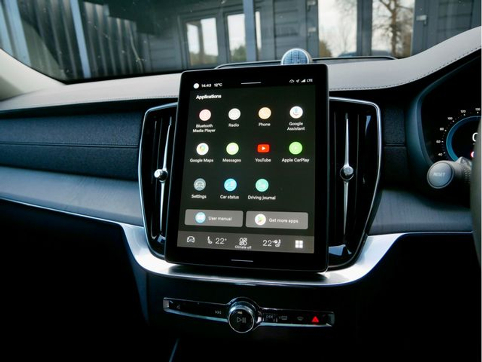 2025 Volvo XC90 - image 21