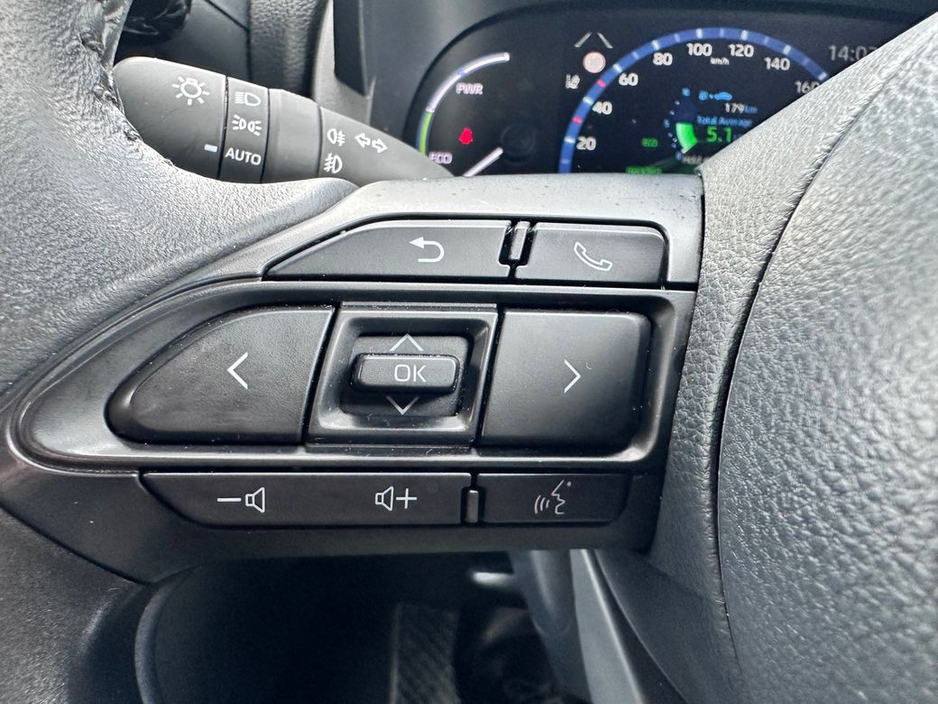 2024 Toyota Yaris Cross - image 29