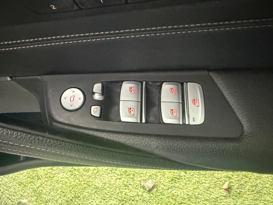 2019 BMW 5 Series - image 26