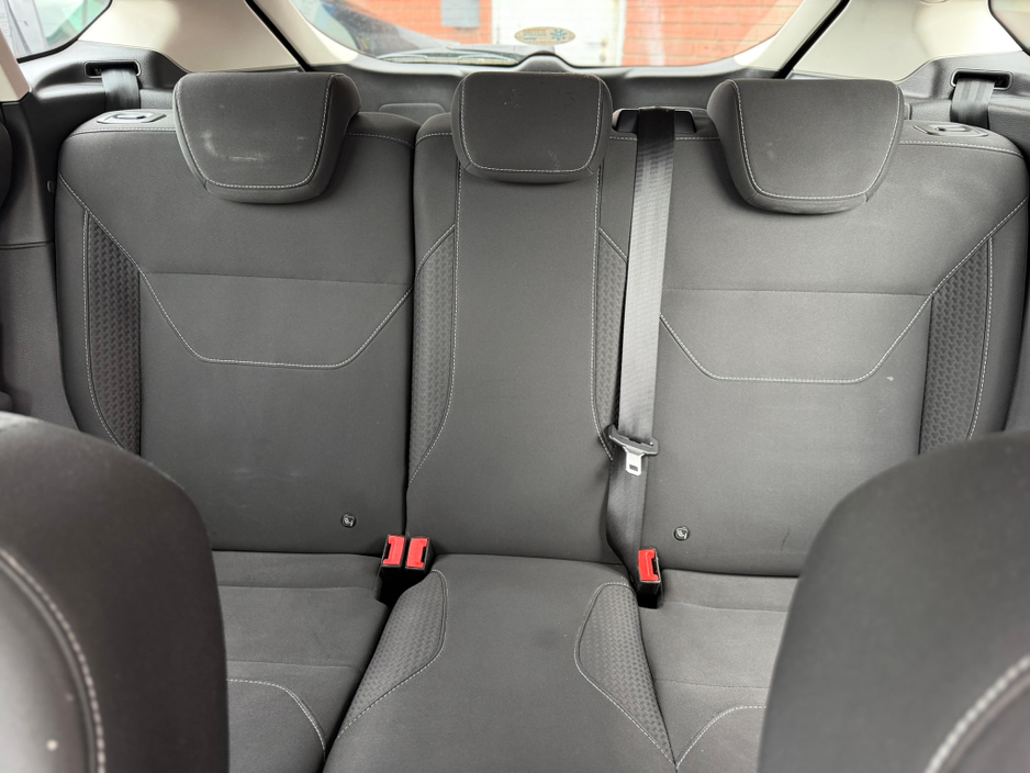 2016 Ford Focus - image 12