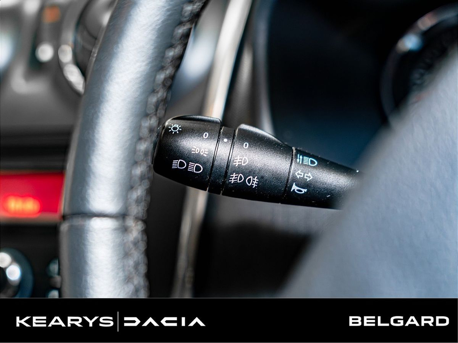 2015 Dacia Sandero - image 29