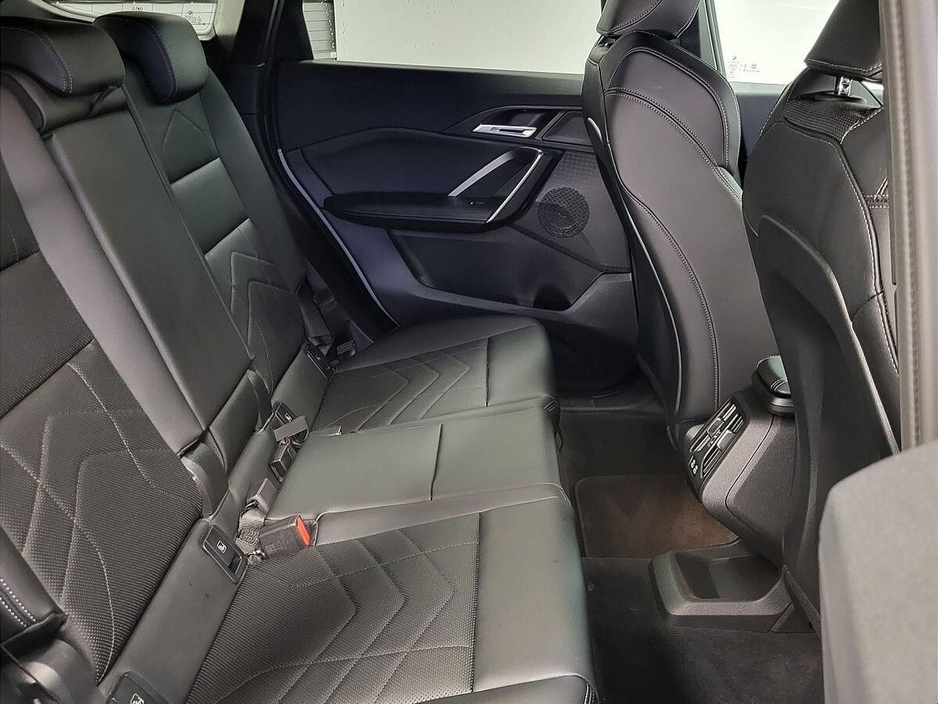 2025 BMW X1 - image 11