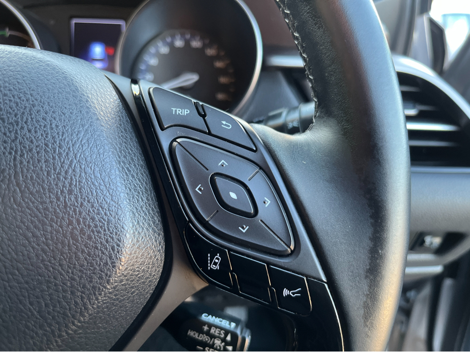 2017 Toyota C-HR SOL AUTOMATIC HYBRID 1.8 PETROL //HIGH SPEC//LOW MILES//REVERSE CAMERA//HALF LEATHER HEATED SEATS//KEYLESS ENTRY//ADAPTIVE CRUISE CONTROL// €18,950