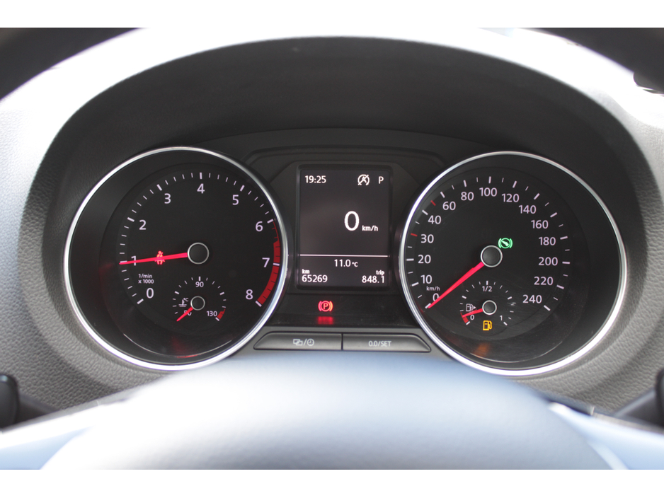 2018 Volkswagen Polo - image 10